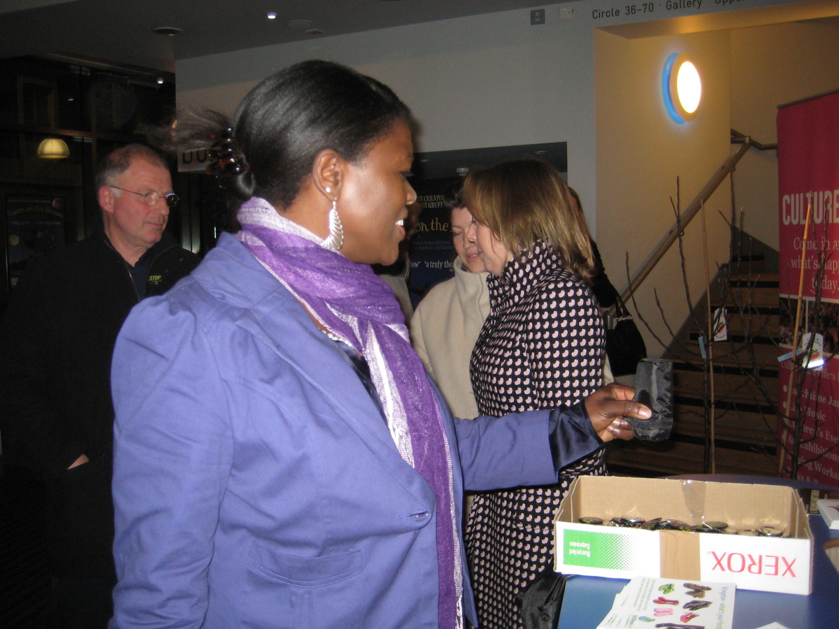 Happy customer chooses a GUT bag